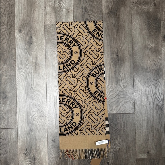 Burberry double sided scarf - Picture 4 of 5